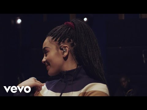 Jorja Smith - Teenage Fantasy видео (клип)